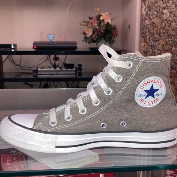 Converse in the color Charcoal. Size is 7 Women. Size 5 Men. - Picture 5 of 7